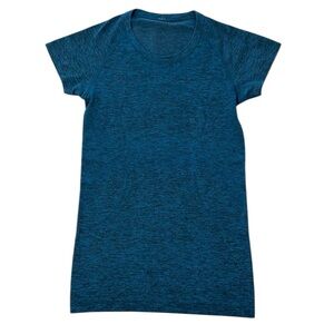Lululemon athletica Swiftly Tech Short Sleeve Crew Shirt. Blue & black. Size‎ 6